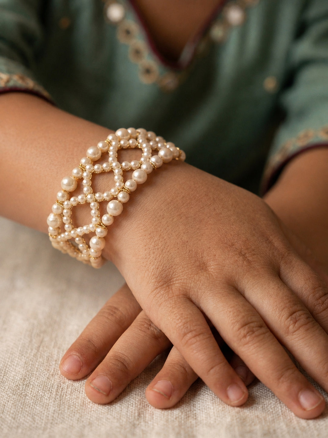 Choko Girls Traditional Woven Pearl Mesh Bracelet - White & Golden